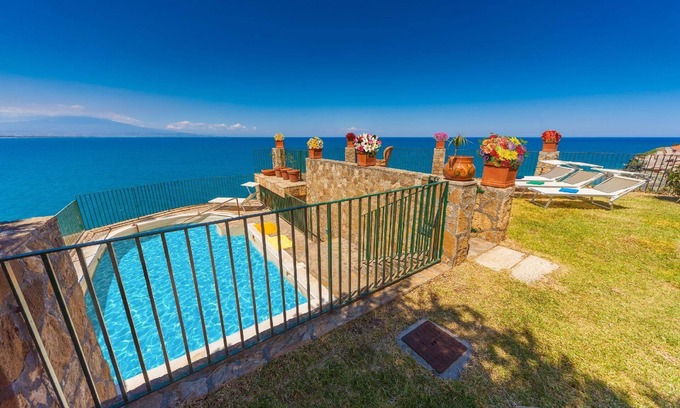 Costa Saracena-Castelluccio House | Spacious Holiday House Augusta for Unforgettable Getaways