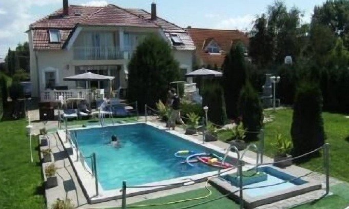 Balatonszarszo House | Holiday house Balatonszárszó for 5 persons with 3 bedrooms - Twin house