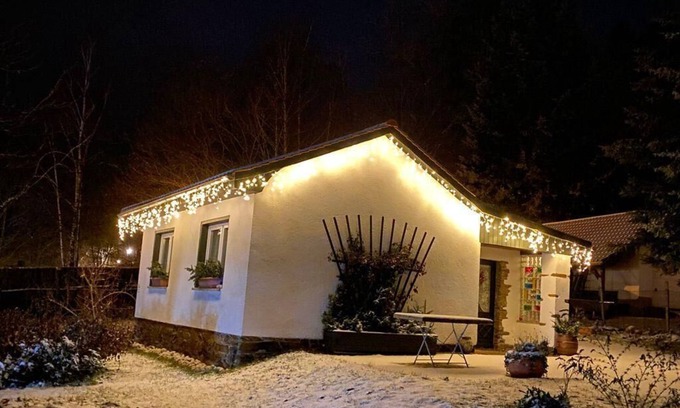 Bad Elster House | Cozy Holiday House Bad Elster for 4 with Kitchen & Breakfast