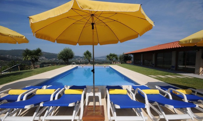 Aborim House | Cozy Holiday House in Barcelos with Pool & Kitchen