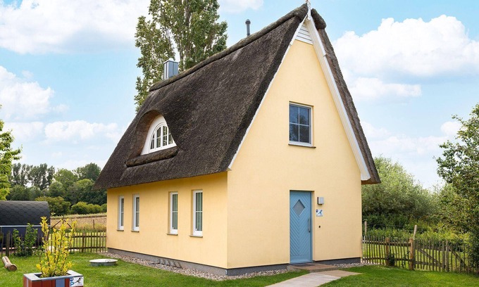 Hohenkirchen House | Cozy Holiday House Beckerwitz with Pool and Spa Access