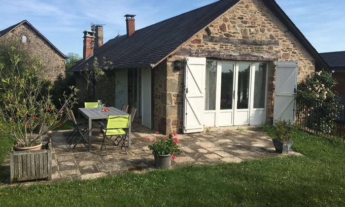 Beynat House | Cozy Holiday House Beynat for 1-6 Guests with Kitchen
