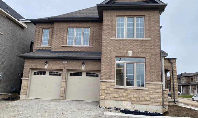 Brampton House | Spacious Holiday Home Brampton for Family Getaways