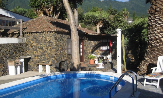 Brena Alta House | Cozy Holiday House Breña Alta for 1-3 Guests with Pool