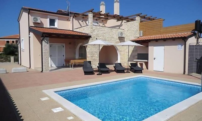 Buje House | Comfortable Holiday House Buje with Private Pool & Family Amenities