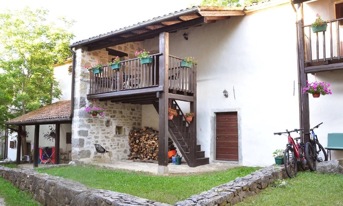 Kotli House | Pet-Friendly Holiday Home in Buzet with Pool & Breakfast