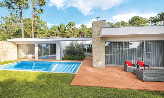 Caminha House | Spacious Holiday House Caminha with Private Pool and Kitchen