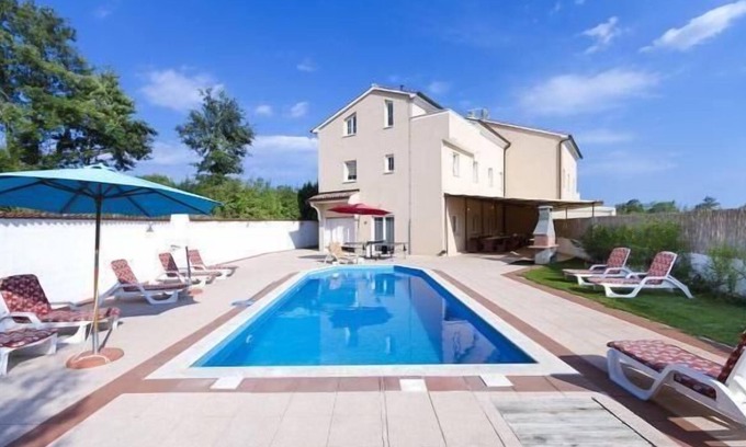 Cere House | Spacious Holiday House Cere: Ideal for Groups of 16