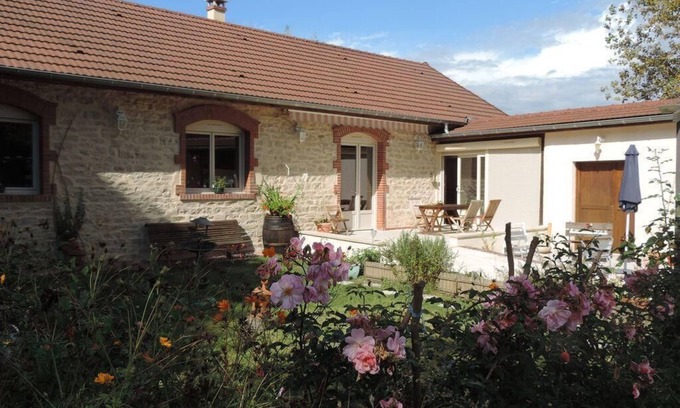 Chagny House | Cozy Holiday House Chagny with Ocean View & Breakfast