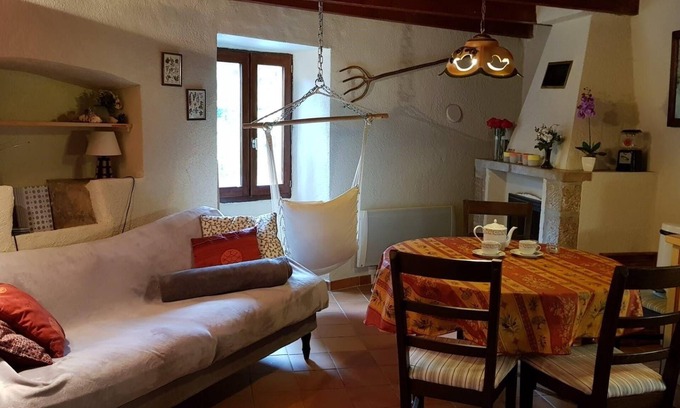Gorges du Tarn Causses House | Cozy Holiday House Champerboux for 4 with Kitchen & Breakfast