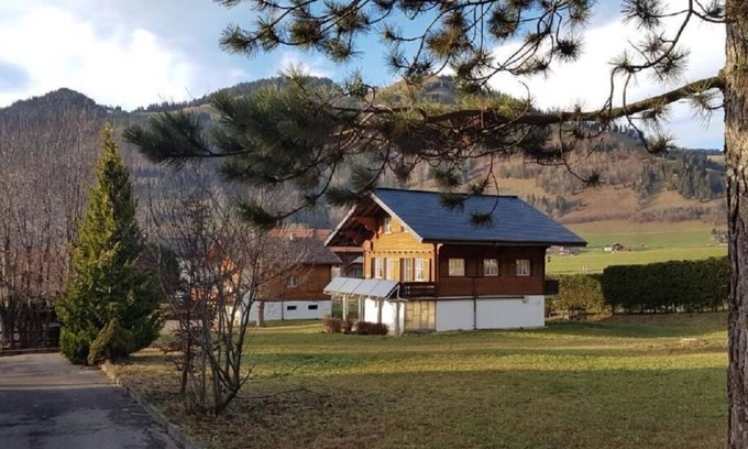 Charmey Ski Chalet | Cozy Holiday House Charmey: Perfect for Families and Pets