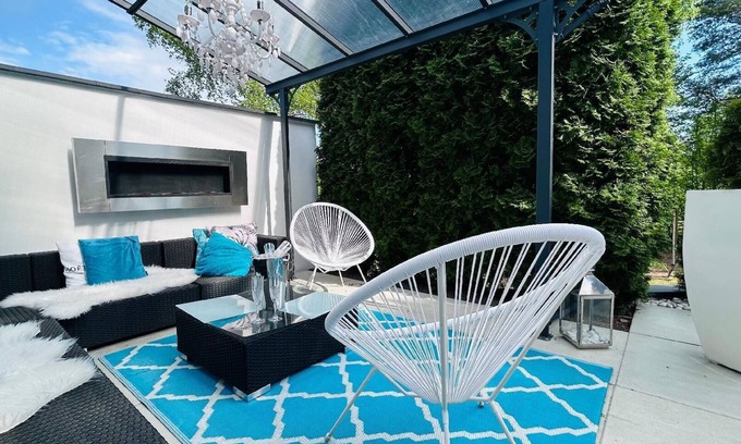 Czluchow House | Cozy Holiday House in Czluchów for 4 with Kitchen & Pets