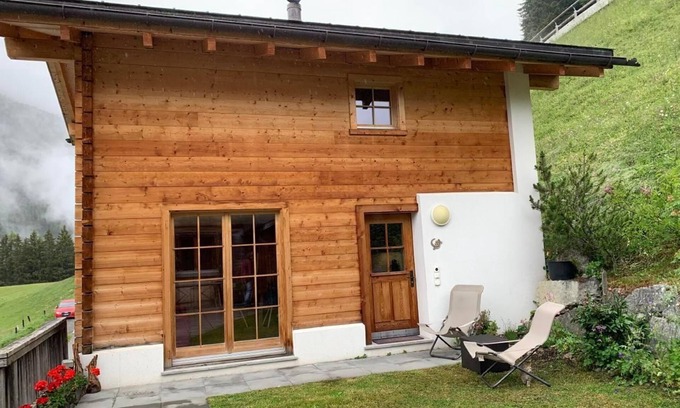 Monstein Ski Chalet | Cozy Holiday House in Davos Monstein for 2-3 Guests
