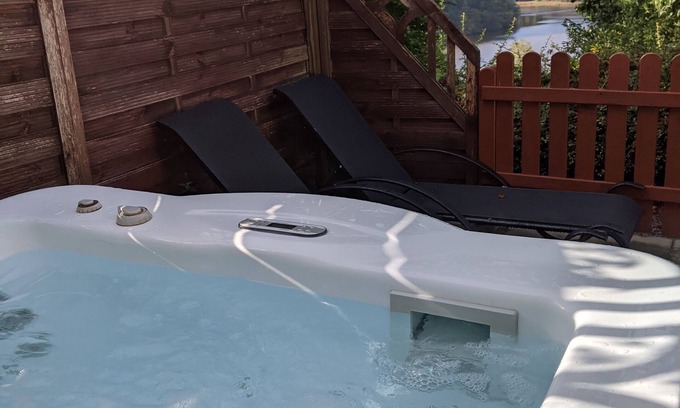 Biersdorf am See House | Experience Tranquility at Holiday House by Reservoir No. 48