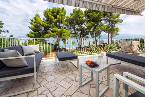 Sutivan Villa | Pet-Friendly Holiday House de Finis with Oceanfront Views