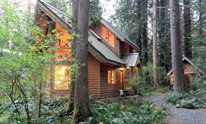 Glacier House | Cozy Holiday House Deming: Ideal for 1-5 Guests