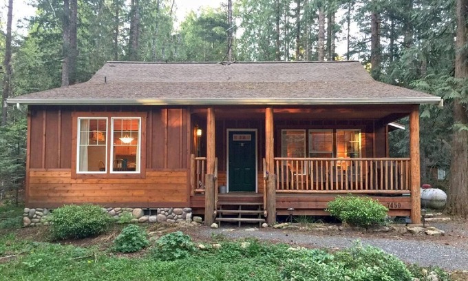 Warnick House | Comfortable Holiday Home Deming for 4 with Kitchen