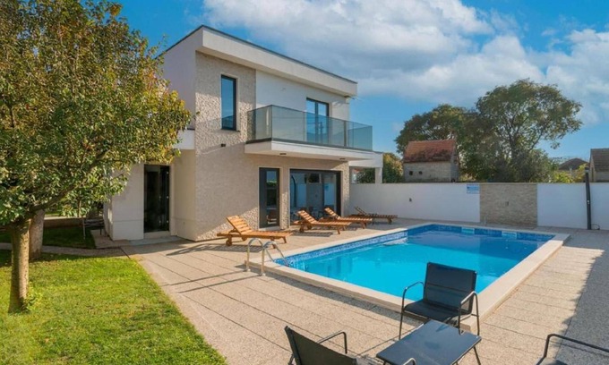 Donji Prolozac House | Cozy Holiday House Donji Prolozac with Private Pool