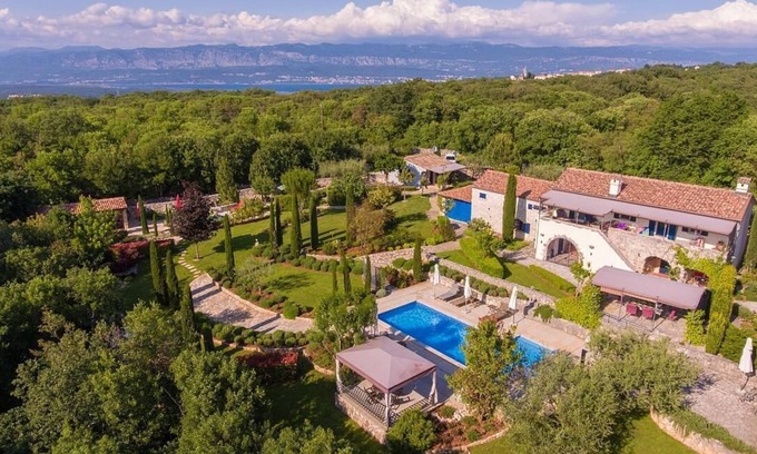 Sveti Ivan Dobrinjski House | Cozy Holiday House Dobrinj with Pool & Family Amenities