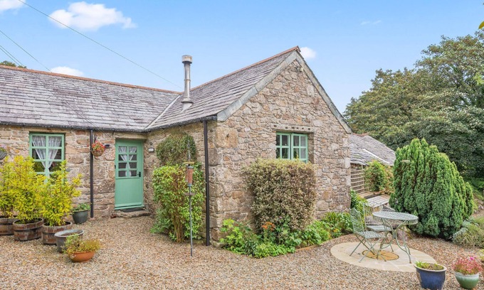 Lower Trengale House | Cozy Draynes Holiday House for a Perfect Getaway