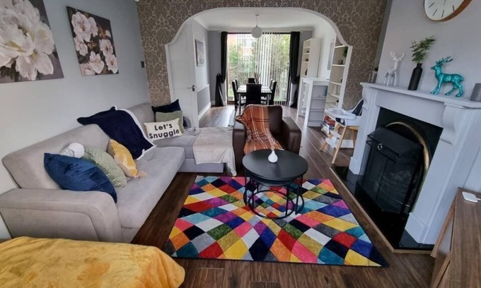 Droylsden House | Holiday house Droylsden for 1 - 6 persons with 3 bedrooms - Twin house