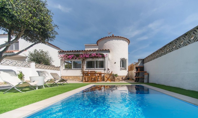 Castello d'Empuries House | Holiday house Empuriabrava for 1 - 8 persons with 4 bedrooms - Holiday home