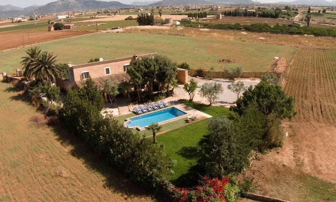 Sa Pobla House | Spacious Holiday House for 8 with Pool and Breakfast