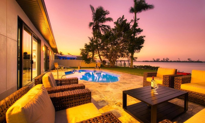 Alabama Grove Terrace House | Spacious Holiday House in Fort Myers - Perfect for Groups