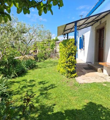 Vinez House | Holliday House Gioia Cristina: Oceanfront Escape Awaits