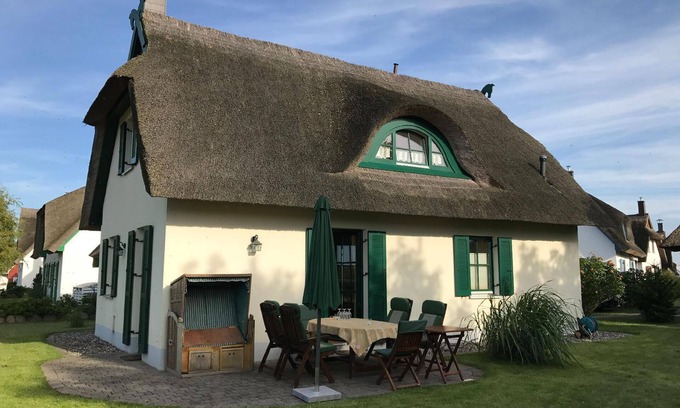 Glowe House | Cozy Holiday House Glowe for Families with Spa & Kitchen