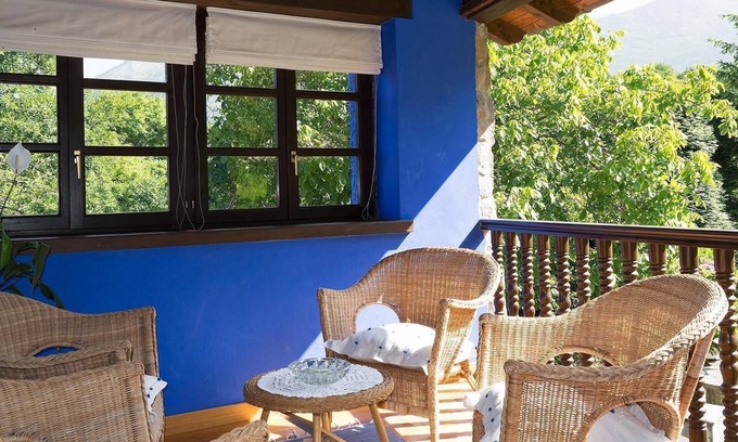 Obaya Other | Cozy Gobiendes Holiday House with Kitchen & Breakfast