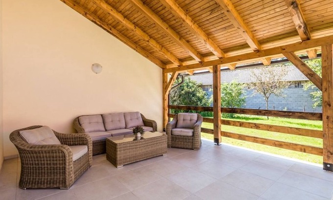 Plaski House | Relax at Holiday House Green with Pool & BBQ in Plaski
