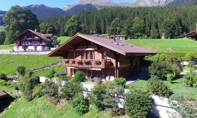 Grindelwald Apartment | Spacious Holiday House Grindelwald for 8 with Cozy Amenities