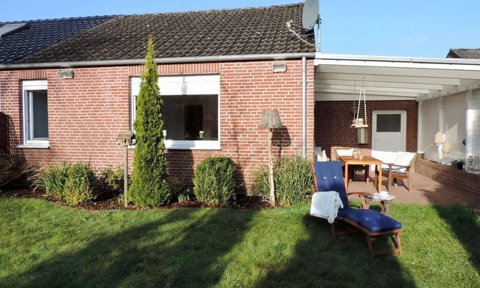 Hage House | Cozy Holiday House Hage for 2 with Kitchen and Breakfast