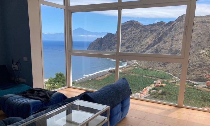 Hermigua House | Holiday house Hermigua for 1 - 6 persons with 3 bedrooms - Twin house