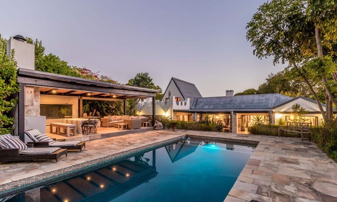 Constantia House | Cozy Holiday House in Hout Bay with Ocean View & Pool