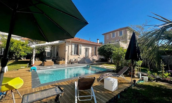 Antibes City Centre House | City-Center Holiday House in Antibes with Private Pool