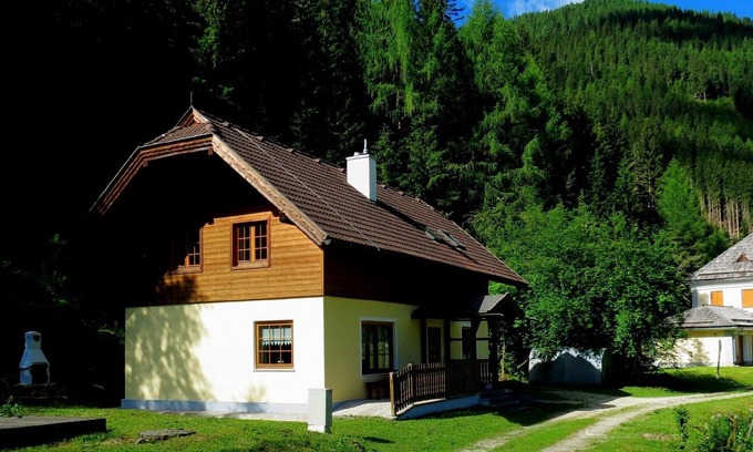 Innerkrems House | Cozy Holiday House Innerkrems for Families with Pets