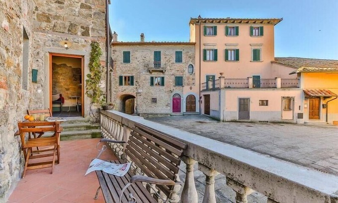 Pergine Valdarno House | Cozy Holiday Home in Pergine Valdarno for 4 Guests