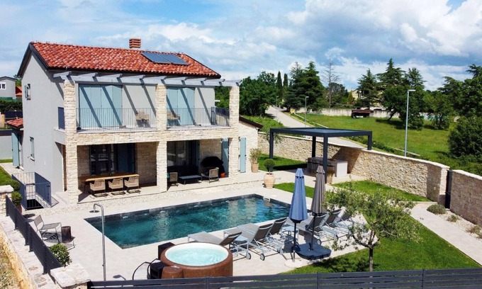 Matohanci House | Inviting Kanfanar Holiday House with Pool and Spa Access
