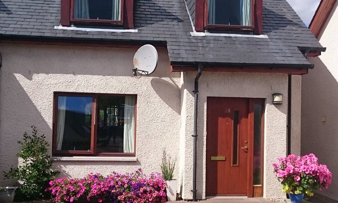 Aviemore House | Top-Rated Holiday House Kinveachy with Scenic Ocean Views