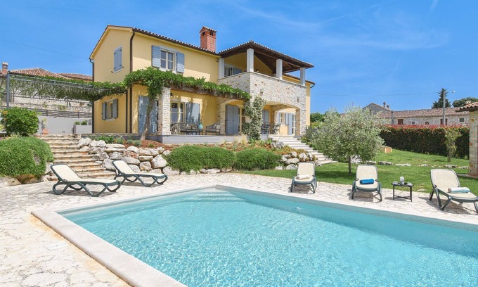 Rakovci House | Spacious Holiday Home Kirmenjak for Families and Friends