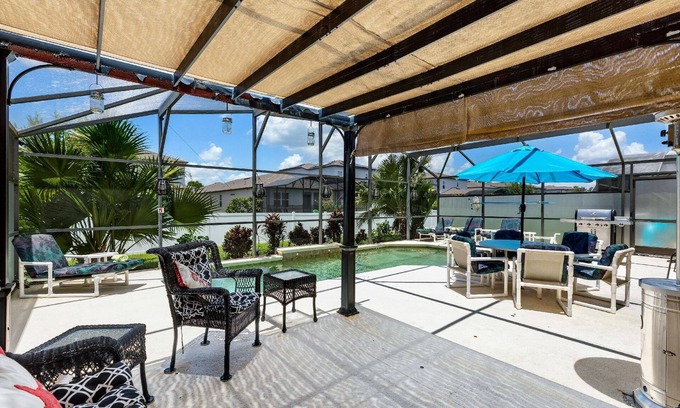 Seasons House | Inviting Holiday House in Kissimmee for Families with Pool