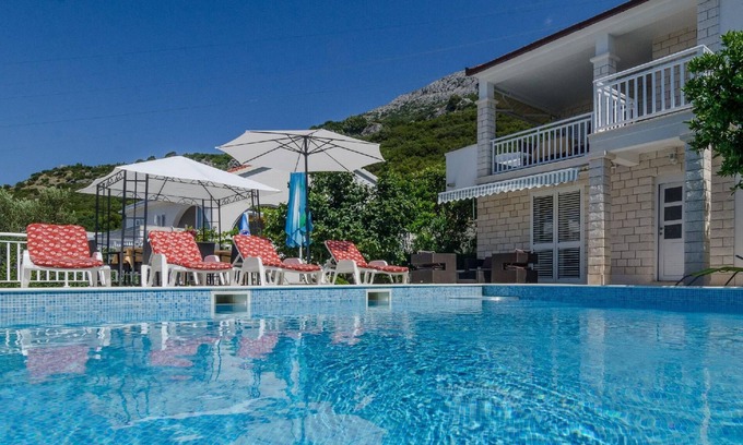 Kuciste House | Spacious Holiday House Kuciste for Families with Pool