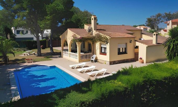 Les Tres Cales House | Holiday house L'Ametlla de Mar for 1 - 10 persons with 4 bedrooms - Holiday home