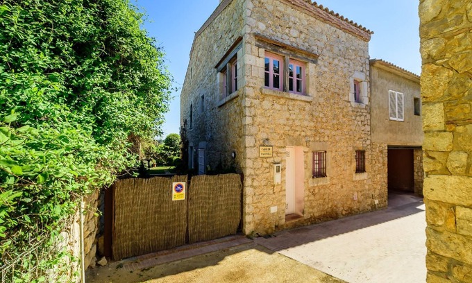 Sant Marti d'Empuries House | Family-Friendly Row House in L'Escala with 3 Bedrooms