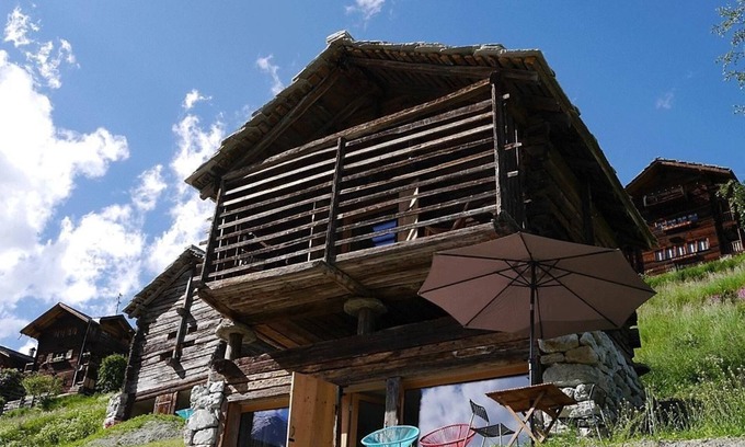 Evolene House | Cozy Holiday House La Forclaz: Spa & Hot Tub for Couples