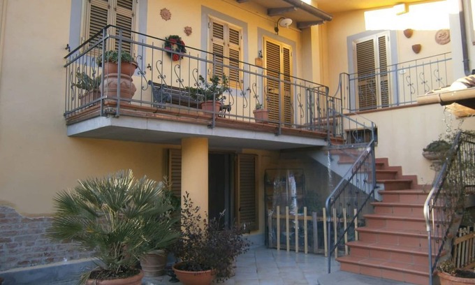 San Miniato Apartment | Discover LA FARFALLA-ATLAS Holiday House: Family-Friendly Getaway