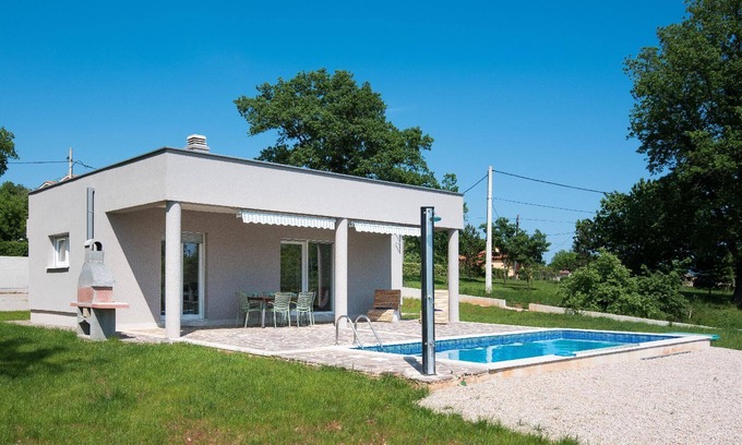 Becici House | Inviting Holiday House Labin with Private Pool & Kitchen