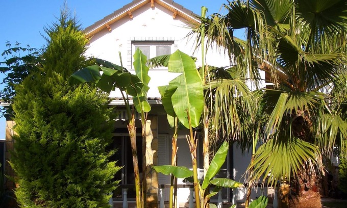 Ammoudia House | Family-Friendly Holiday House Loutsa with Pool & Kitchen